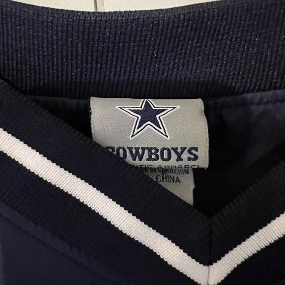 Official Dallas Cowboys Waterproof pullover. Size Men’s L. - Picture 3 of 3